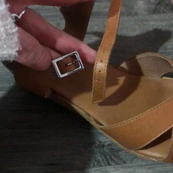 Clanto Italian Sandals - Picture 13 of 15